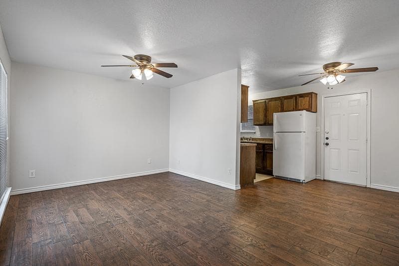 Holly Oaks and Plantation Square Apartment