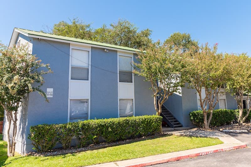 400 Rosewood Apartments