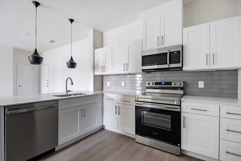 901 Rendon