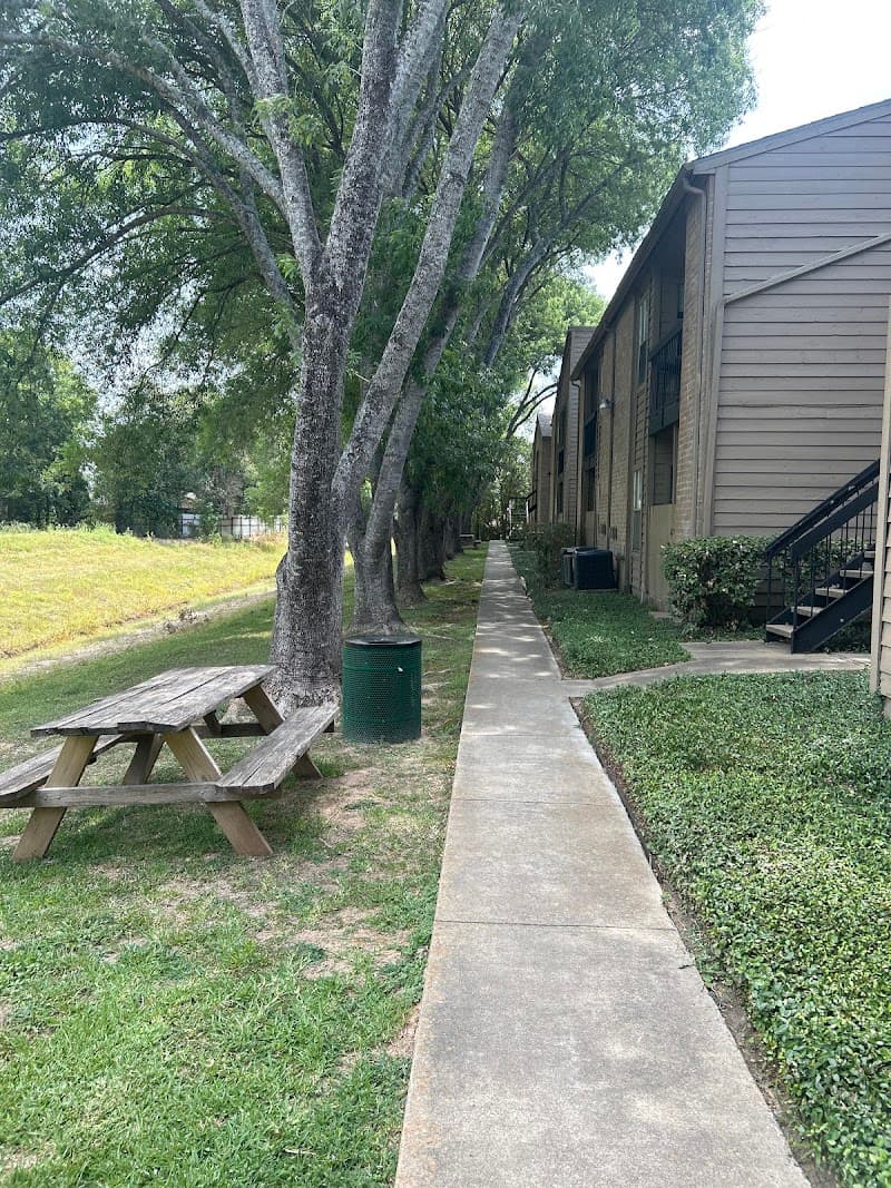 Bayou Bend Apartments