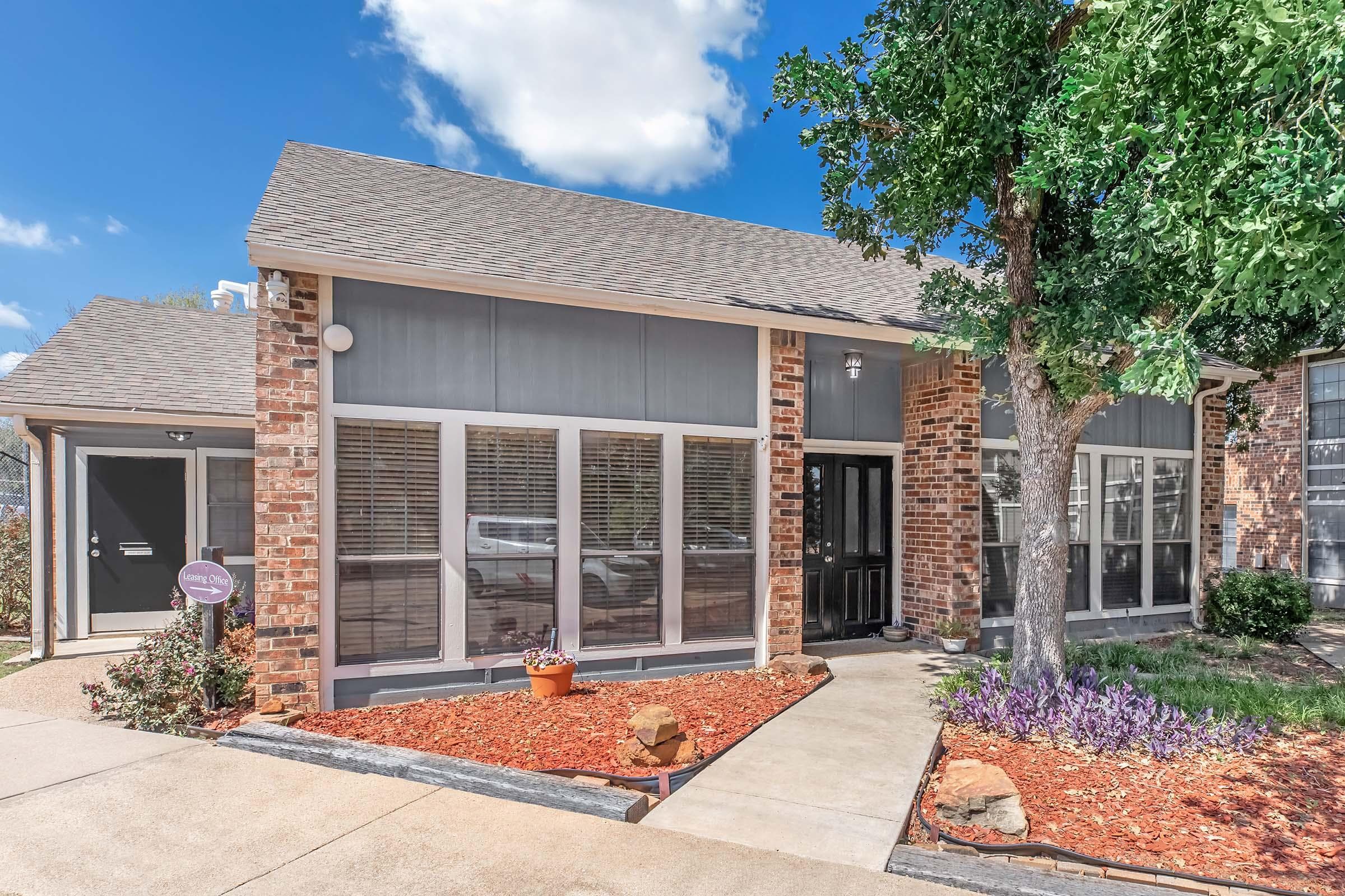 Cleburne Oaks Apartments