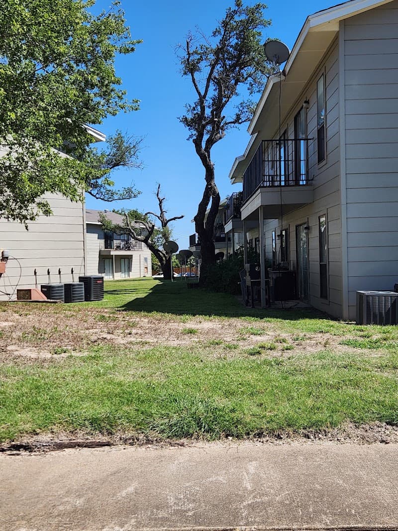 Courtyard Apartments