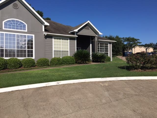 High Pointe Plaza Apartments
