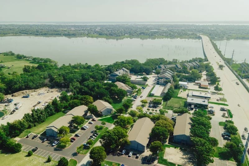 Lakeshore Villa Apartments