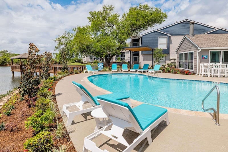 LakeVue Apartments