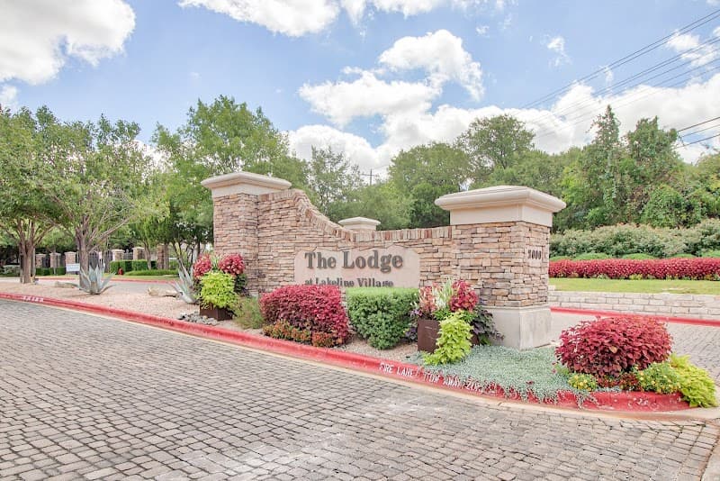 Lodge At Lakeline Village