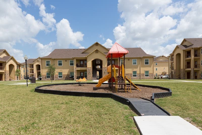 Paseo Pointe (apartments)