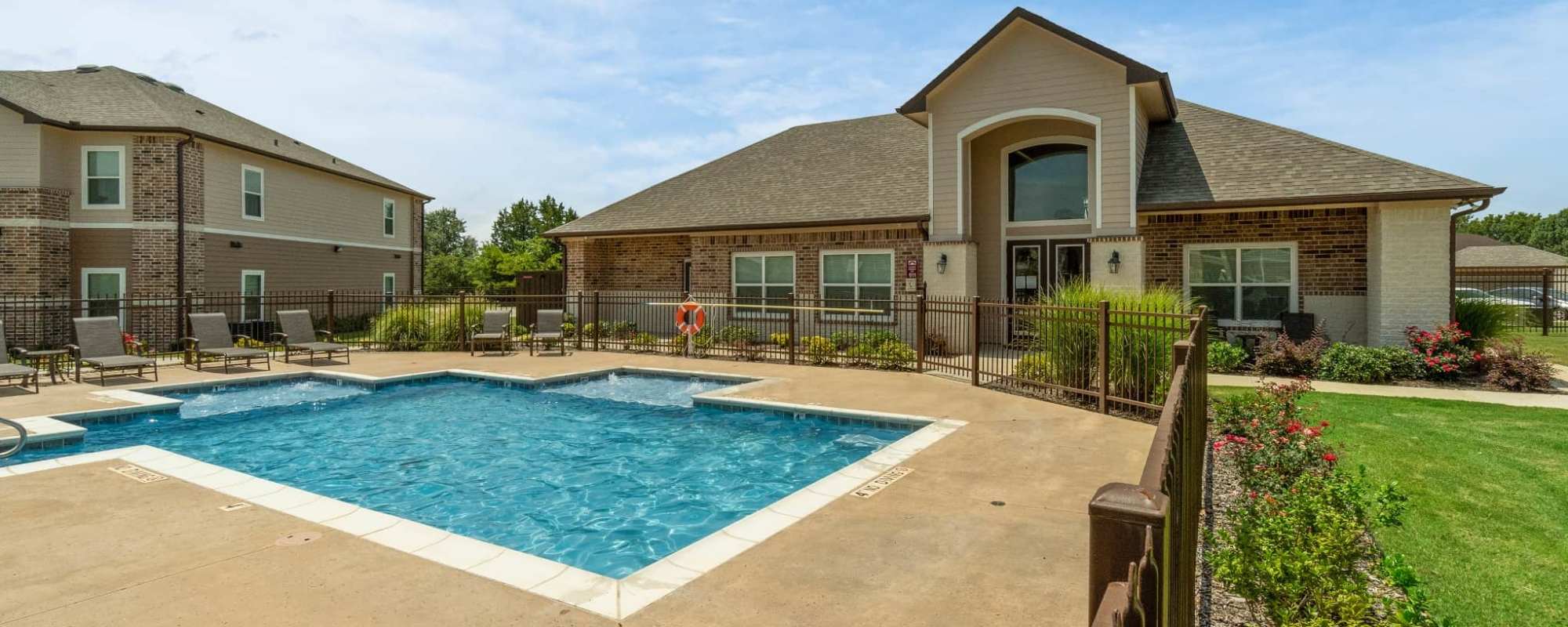 Pine Creek Apartments
