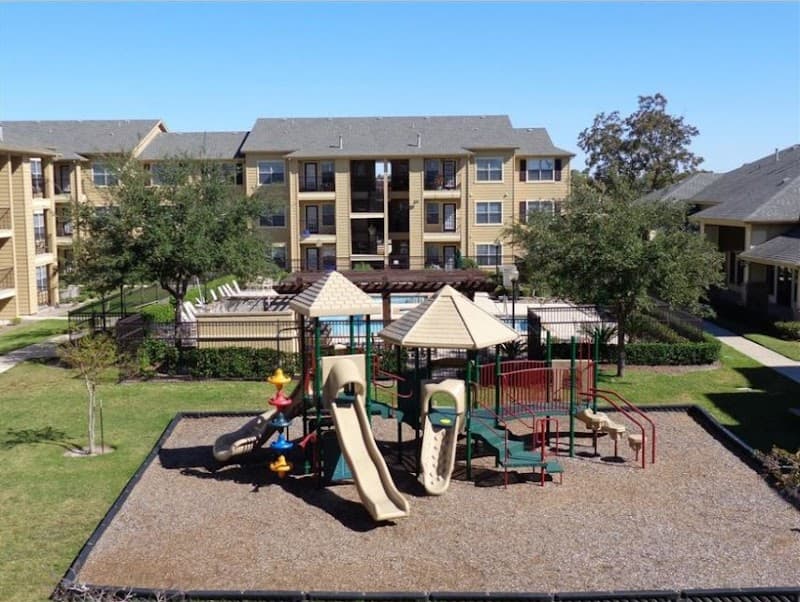Pinnacle Pointe Apartments