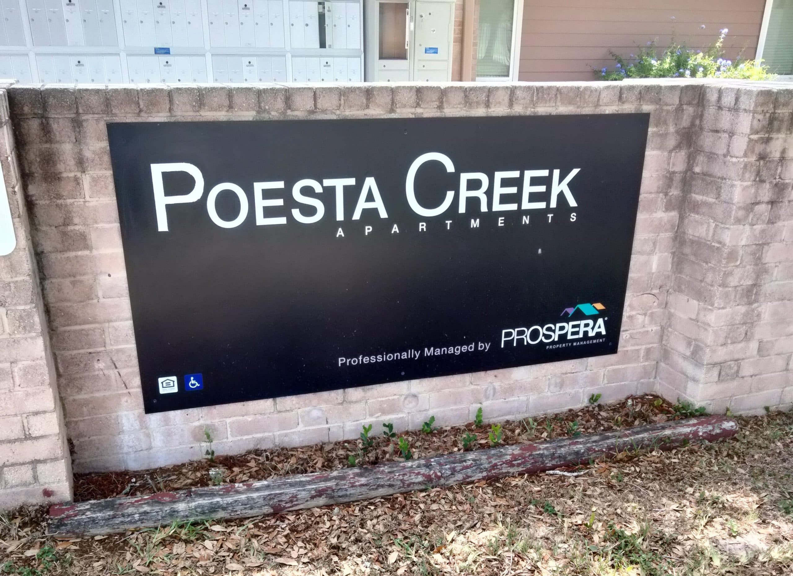 Poesta Creek Apartments