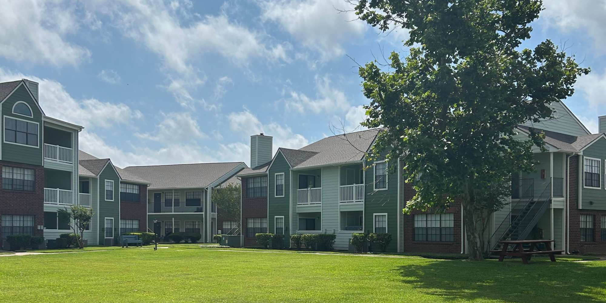 Raintree Apartment Community