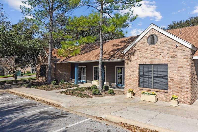 River Oaks Apartments
