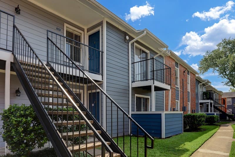 The Establishment at 1800 Apartments