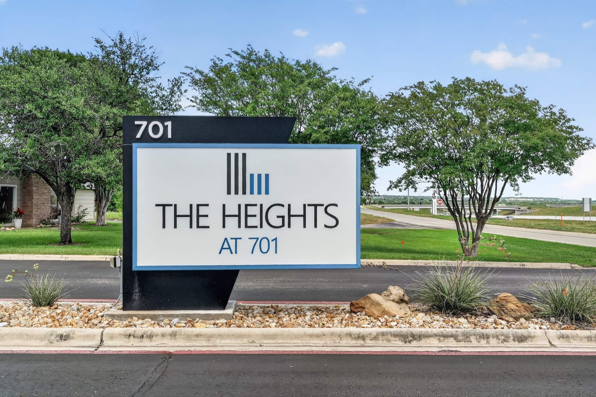 The Heights at 701 Apartments