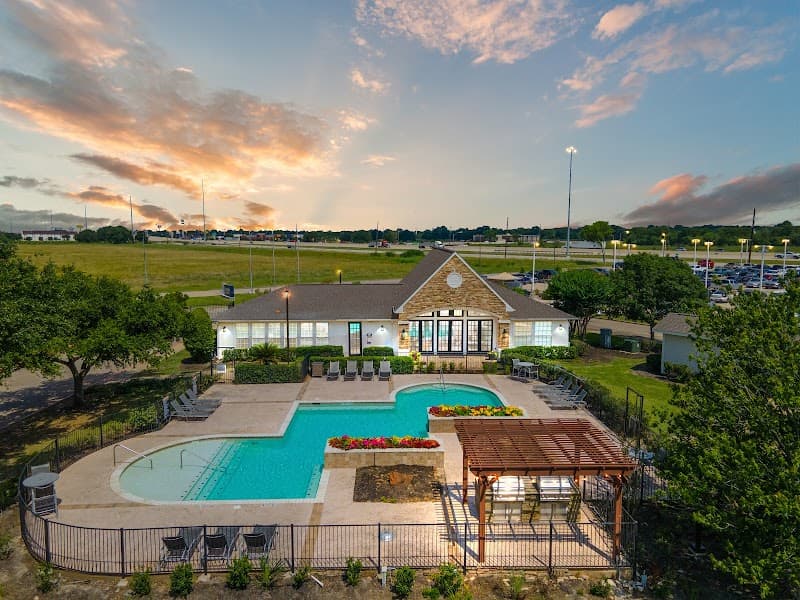 The Henry at Rosenberg Apartments