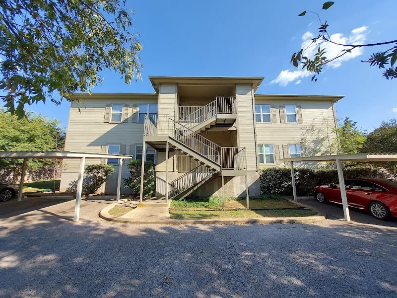 The Lone Oak Apartments