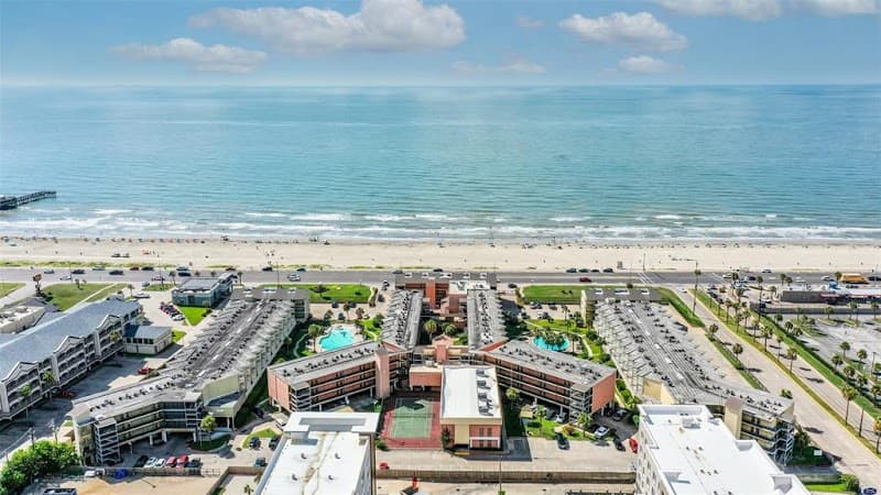 The Palms at Cove View Condominiums