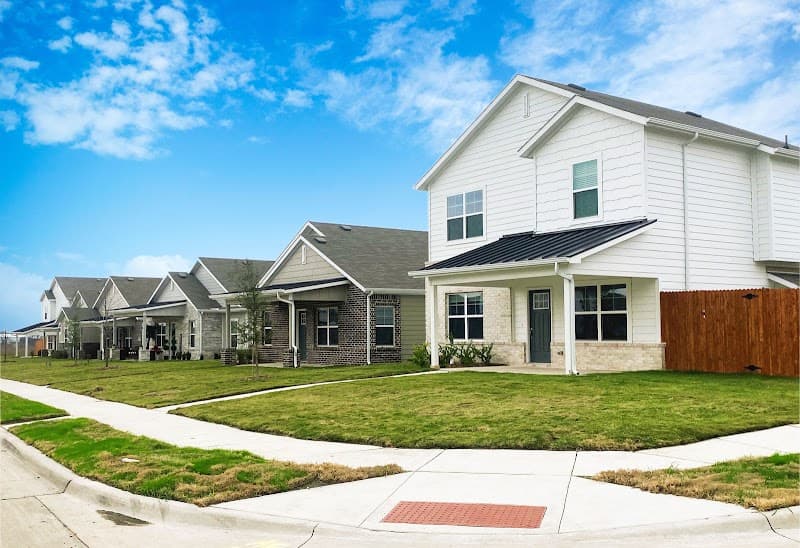The Residences at Hudson Hollow - Luxury Rental Homes
