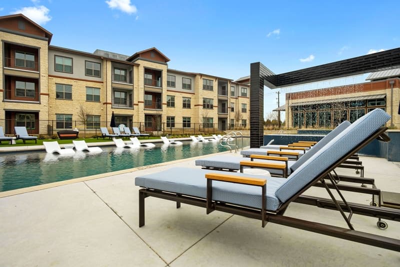 Windsor Lakeyard District Apartments